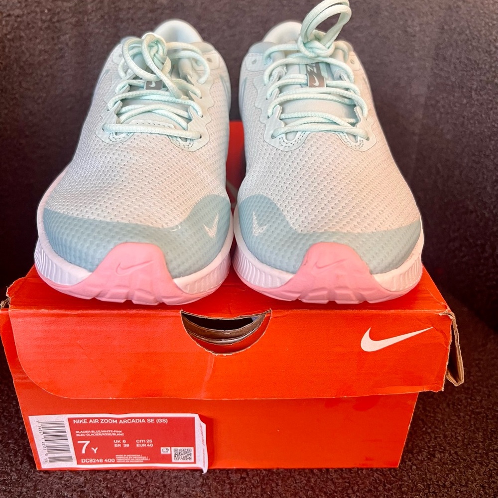 Brand New Nike Air Zoom Arcadia SE Kids Sneakers size 7 - Picture 2 of 10